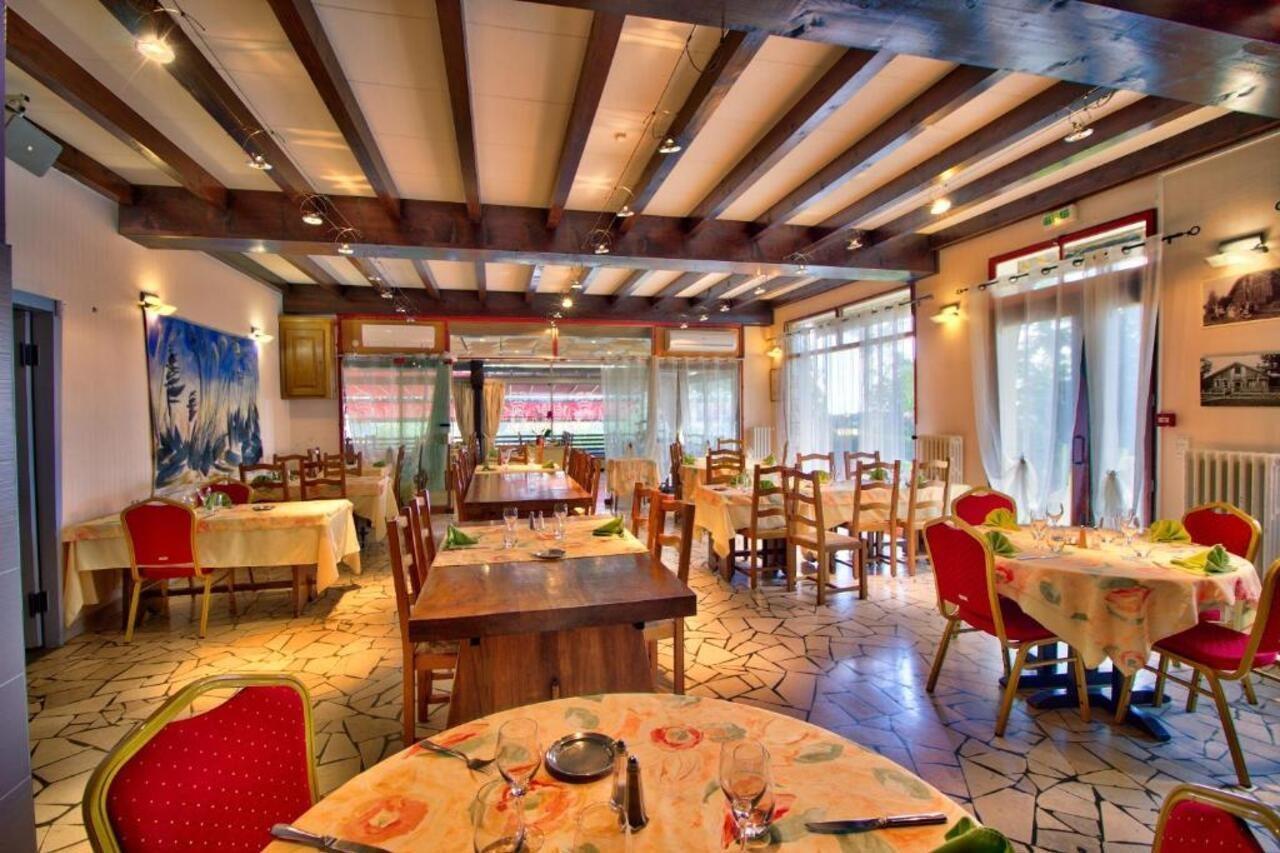 Logis Hotel Restaurant Le Chalet Du Mont Roland Sampans Exterior foto