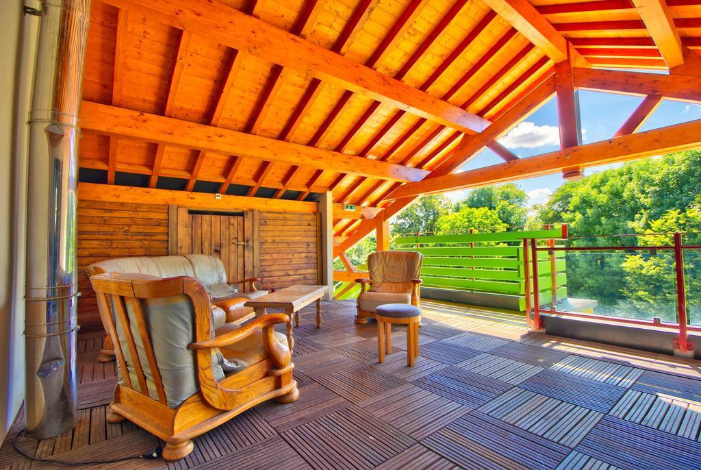 Logis Hotel Restaurant Le Chalet Du Mont Roland Sampans Exterior foto