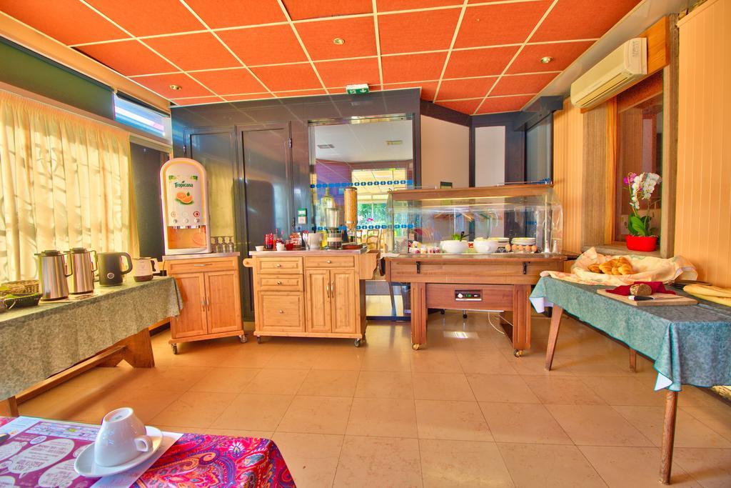 Logis Hotel Restaurant Le Chalet Du Mont Roland Sampans Exterior foto